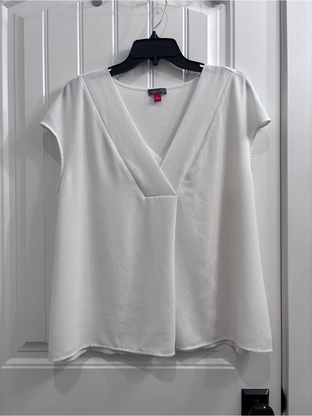 Vince Camuto White V-Neck Cap Sleeve Blouse